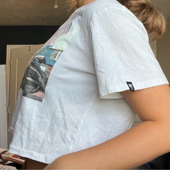 Chic California Design Crop Top - Picture 7 of 7